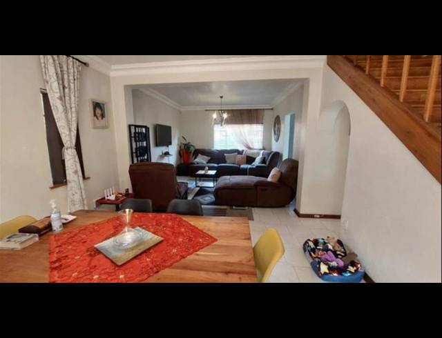 4 BEDROOM TOWNHOUSE FOR SALE IN BASSONIA